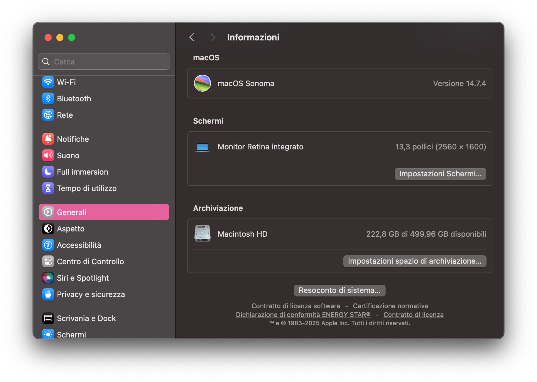 In Impostazioni di Sistema su macOS, vai nella sezione Generali, poi su Informazioni. Infine, scorri verso il basso e fai clic sul pulsante Impostazioni di archiviazione.