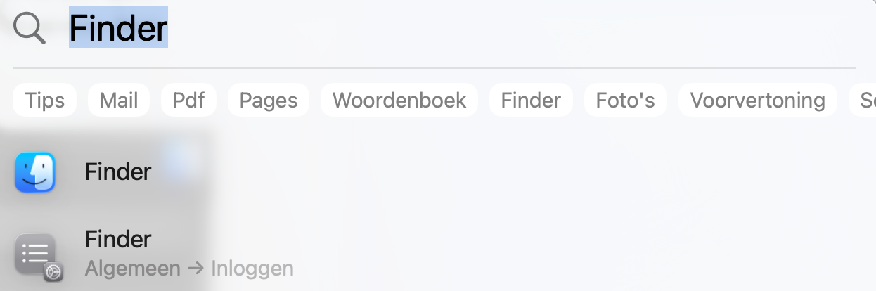 Om ruimte vrij te maken in je iCloud Drive, open je eerst Finder. Dit kun je doen met Spotlight. iCloud Drive neemt veel ruimte in op een MacBook.