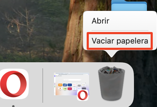 El escritorio del Mac muestra el menú Papelera. Haz clic con el botón derecho en el icono de la Papelera y, a continuación, haz clic en Vaciar Papelera para desinstalar Limpieza Avast. El escritorio del Mac muestra el menú Papelera. Haz clic con el botón derecho en el icono de la Papelera y, a continuación, haz clic en Vaciar Papelera para desinstalar Limpieza Avast.