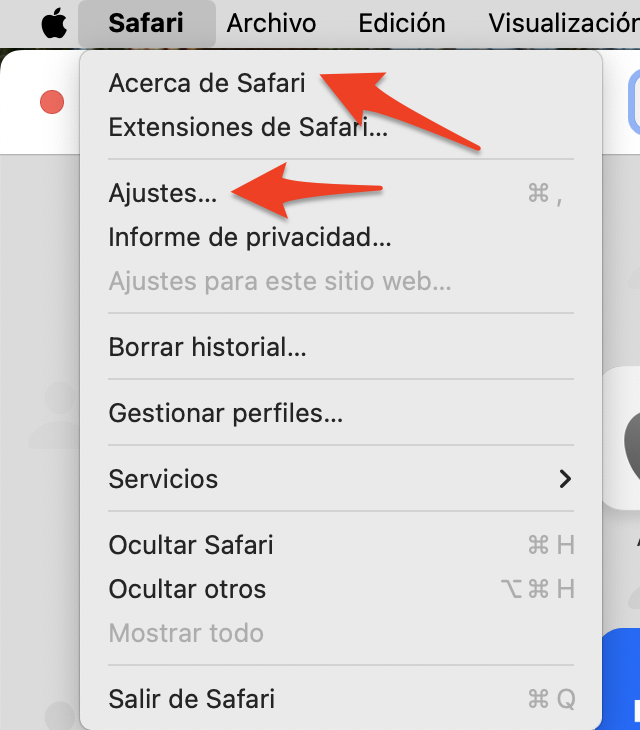 El menú Safari en macOS Monterey muestra todas las opciones disponibles. Haz clic en Ajustes o Preferencias para acceder a las extensiones.