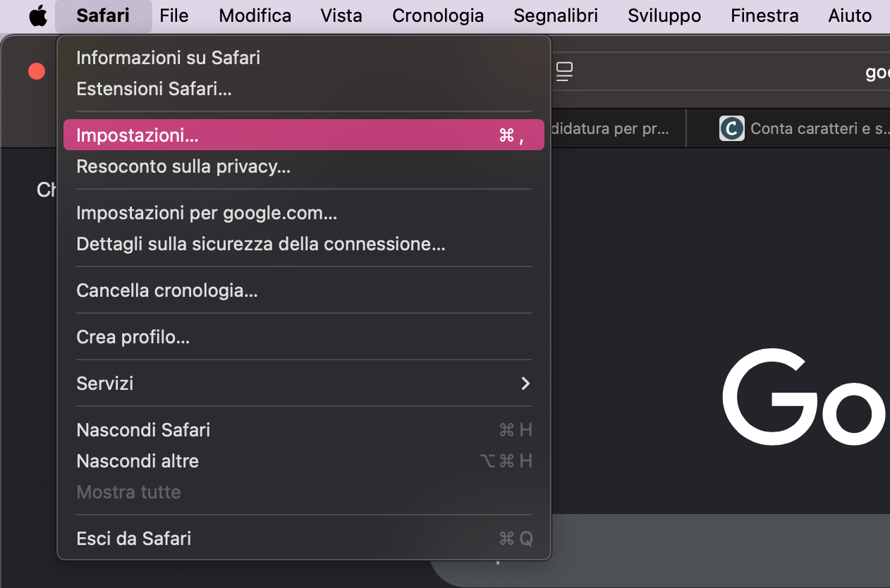 Il browser Safari, con il menu Safari aperto e Impostazioni evidenziato. Come cancellare e reimpostare Safari, come parte di una guida su come bloccare i falsi pop-up McAfee su Mac.
