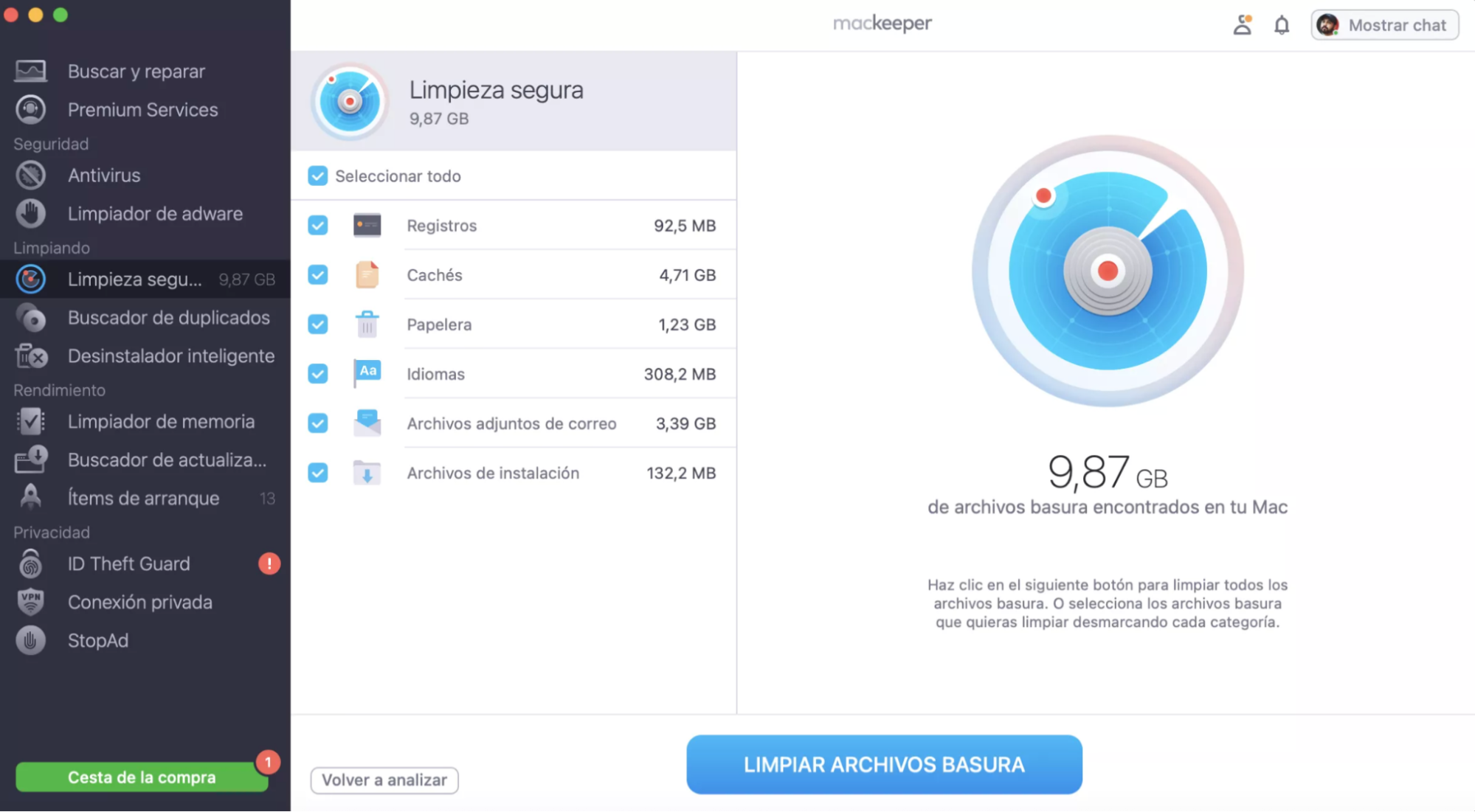 Después del análisis, verás la lista de archivos que se deben eliminar. Marca la casilla junto a Seleccionar todo y haz clic en Limpiar archivos basura para eliminarlos todos. También puedes marcar las casillas junto a los archivos que deseas eliminar y hacer clic en Limpiar archivos basura.
