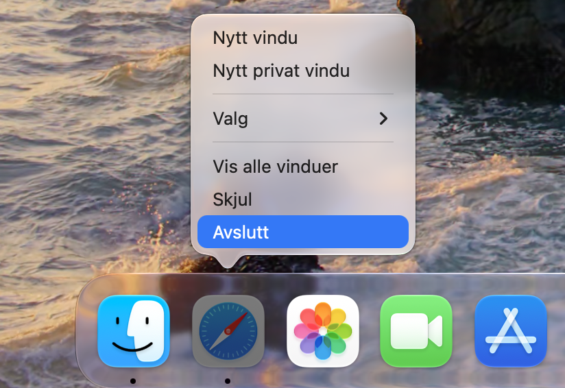 For å starte Safari på nytt på Mac og bidra til å fikse eventuell treghet, trenger du bare å høyreklikke på Safari i Dock-en og velge Avslutt. Vent noen sekunder, og åpne deretter nettleseren igjen som normalt.
