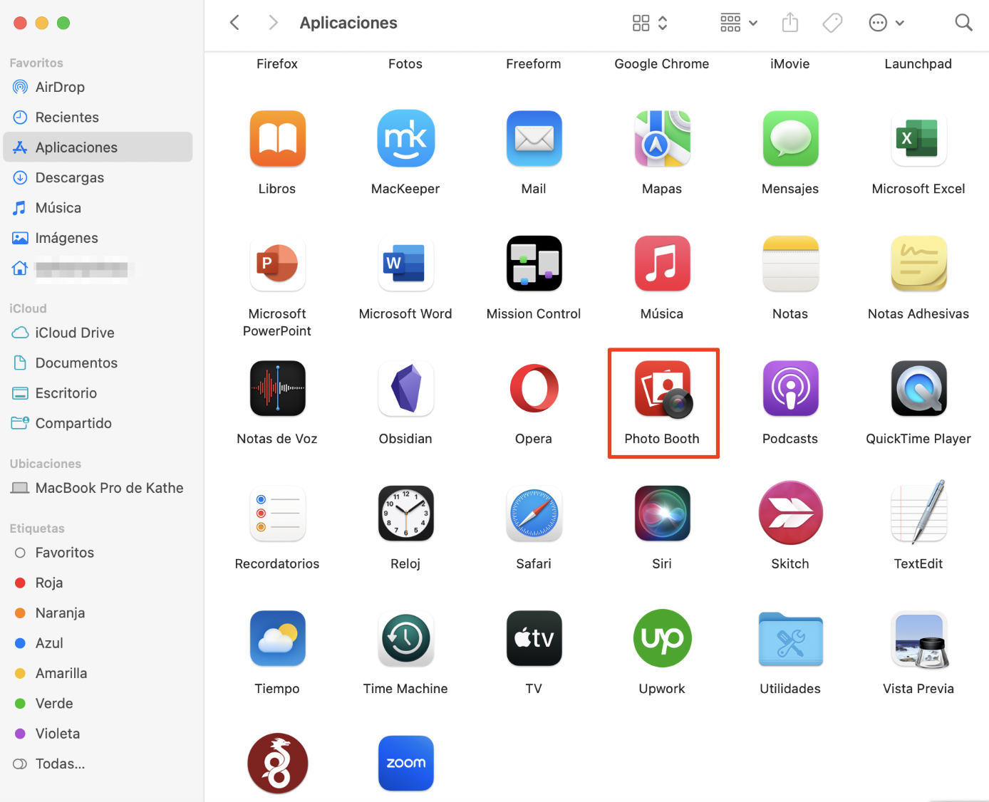 Imagen que muestra varias apps en la carpeta Aplicaciones del Mac. La carpeta contiene Photo Booth, que permite a los usuarios de Mac grabar vídeos en el escritorio. Imagen que muestra varias apps en la carpeta Aplicaciones del Mac. La carpeta contiene Photo Booth, que permite a los usuarios de Mac grabar vídeos en el escritorio.