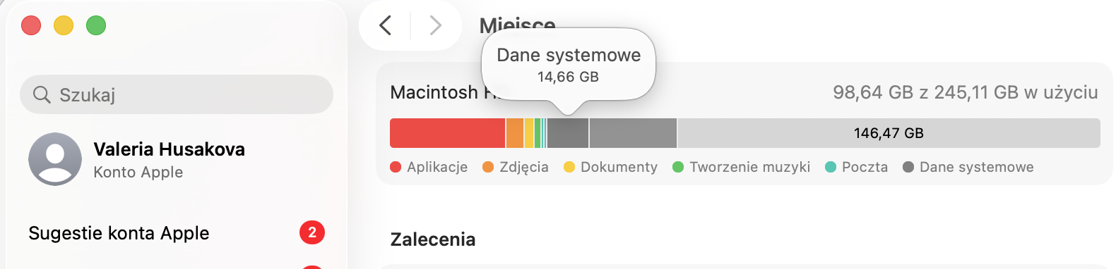 Gdy zobaczysz wykres pamięci, dane systemowe będą oznaczone ciemnoszarym segmentem. Znajdują się obok kategorii takich jak Aplikacje, pliki iOS  i inne.
