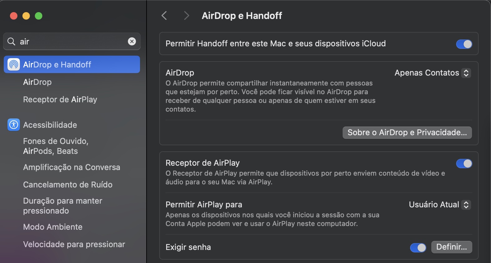 Para compartilhar arquivos sem fio, você precisará primeiro garantir que o Wi-Fi esteja ligado em ambos os dispositivos, assim como permitir o AirDrop entre eles.