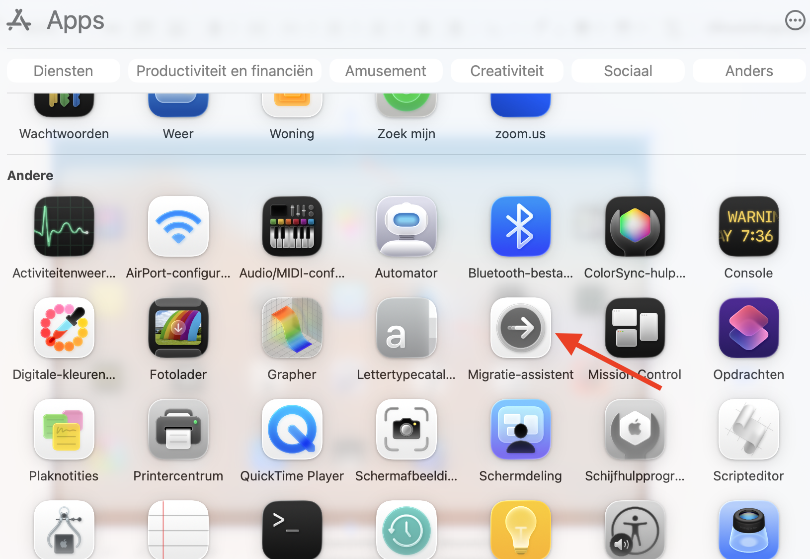 Om Migratie-assistent te gebruiken om gegevens van de ene Mac naar een andere over te zetten, open je de app op je nieuwe Mac in de map Overige in Launchpad.