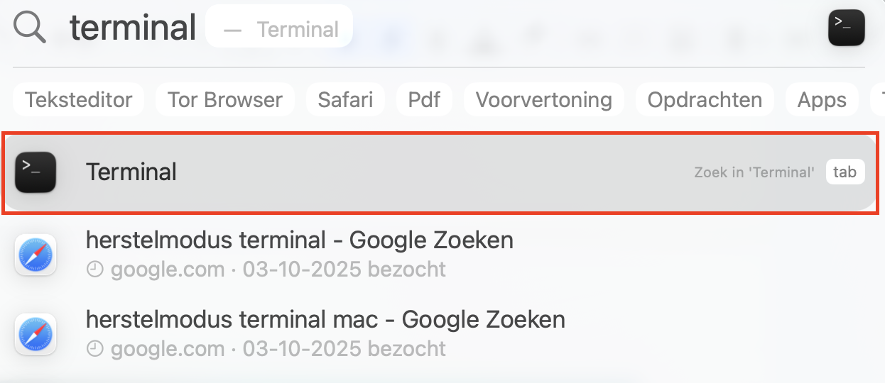 Typ in Spotlight ‘Terminal’ in de zoekbalk. De app verschijnt vervolgens bovenaan je zoekresultaten, waarna je erop kunt klikken om door te gaan met het proces.