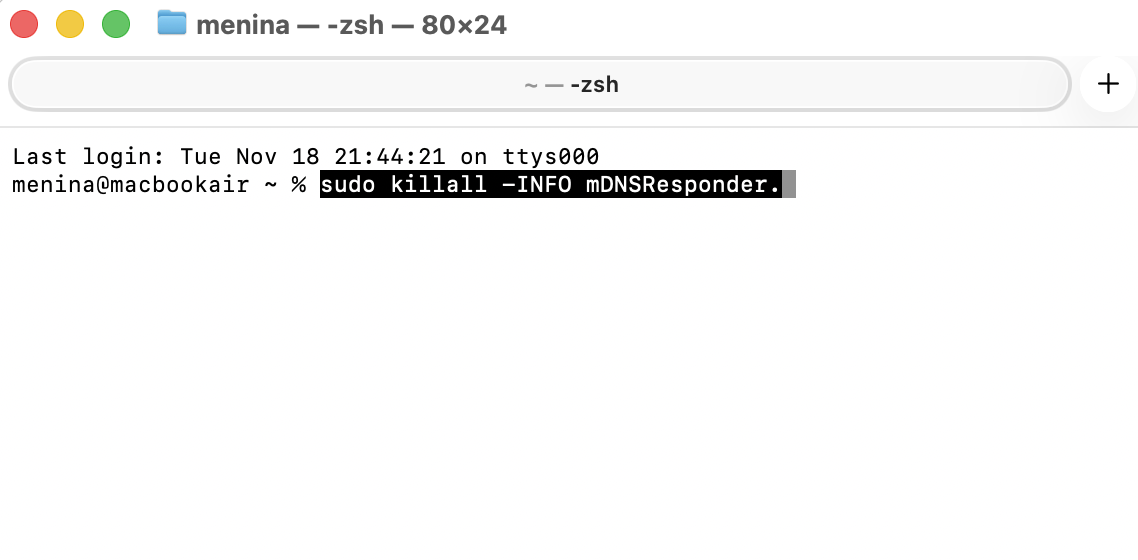 Welke methode je ook hebt gebruikt om Terminal te openen, nu is het tijd om de volgende opdracht in te voeren: sudo dscacheutil -flushcache; sudo killall -HUP mDNSResponder.