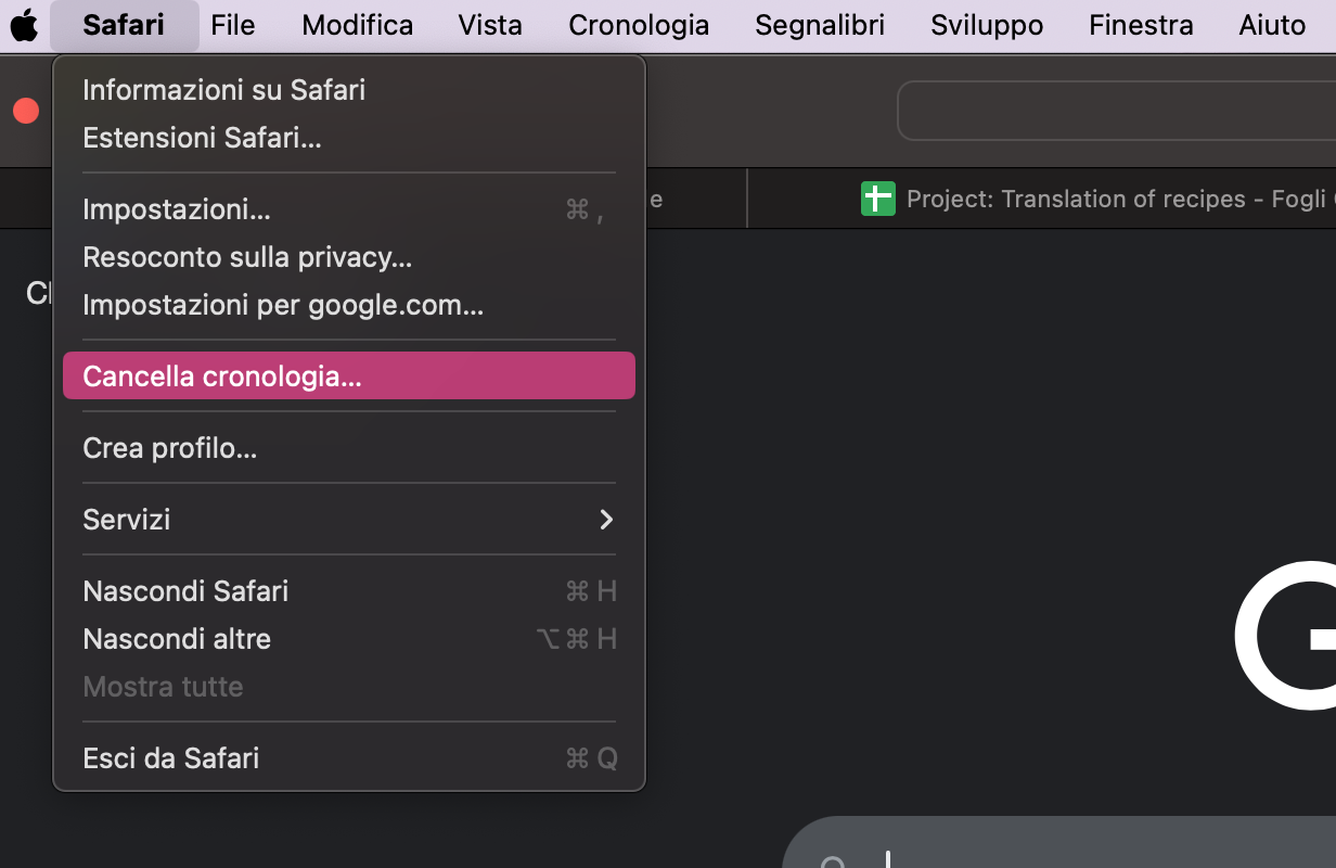 Ora dovresti cancellare la cronologia di Safari. Anche questa operazione può aiutare se il browser è lento. Vai sulla barra dei menu e seleziona Safari > Cancella cronologia.