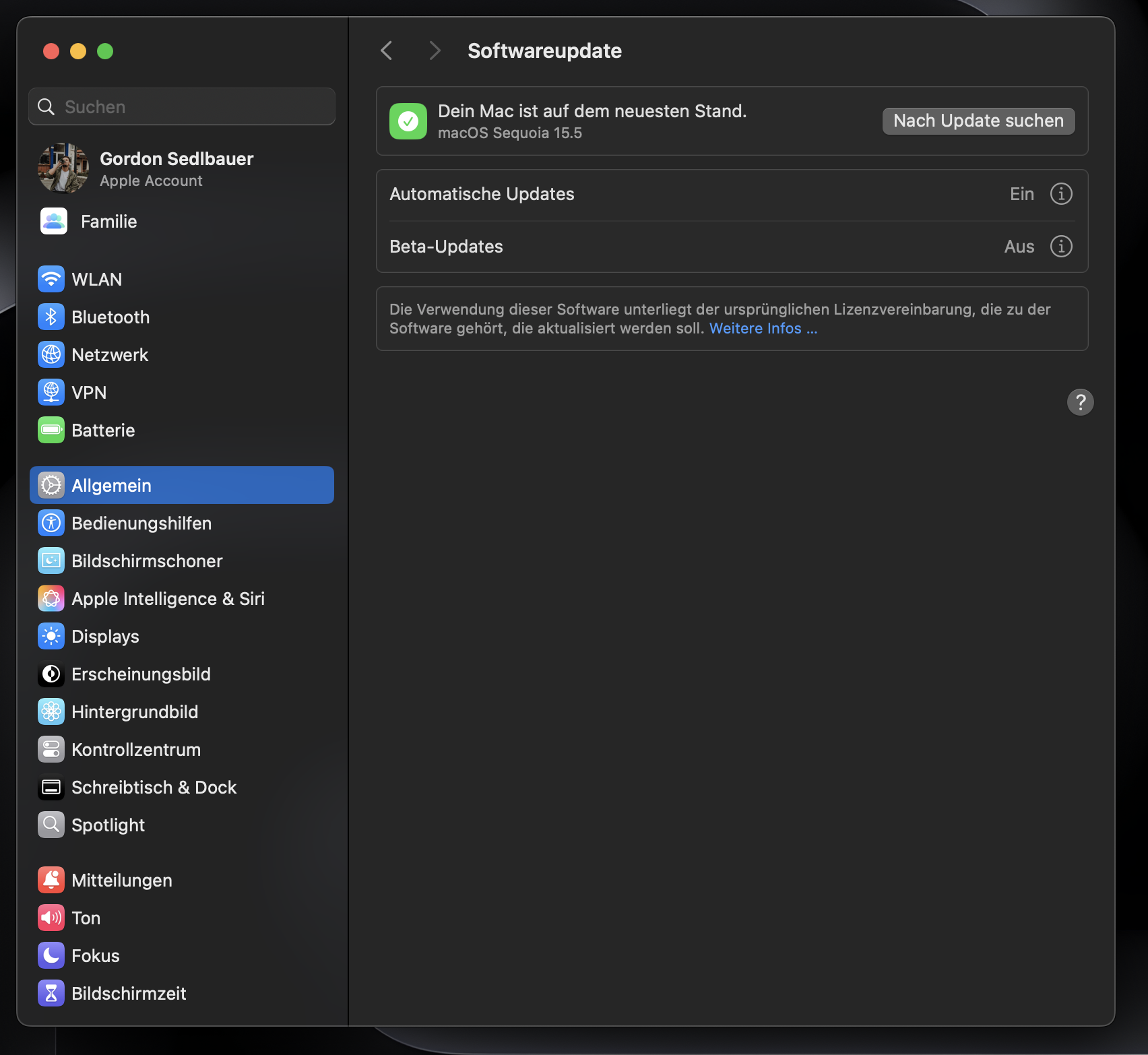 Um Ihre ausgeblendeten Desktop-Symbole wiederherzustellen, aktualisieren Sie Ihre Mac-Software. Klicken Sie dazu auf die Schaltfläche Softwareupdate und warten Sie, während Ihr MacBook nach verfügbaren Updates sucht. Klicken Sie anschließend auf Jetzt neu starten.