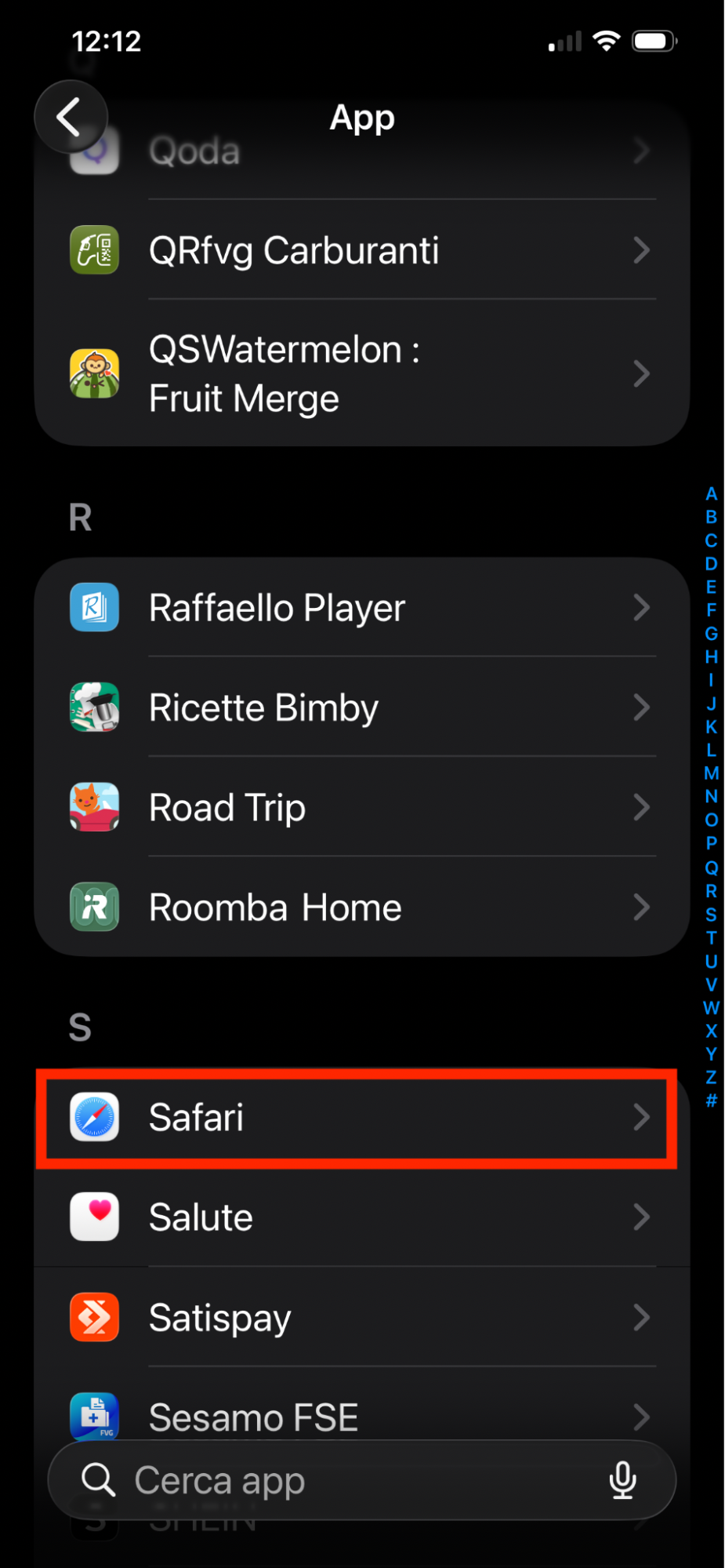 L’app Impostazioni su iPhone che mostra un elenco di tutti i sottomenu. Tocca Safari per cancellare cronologia e dati dei siti web.