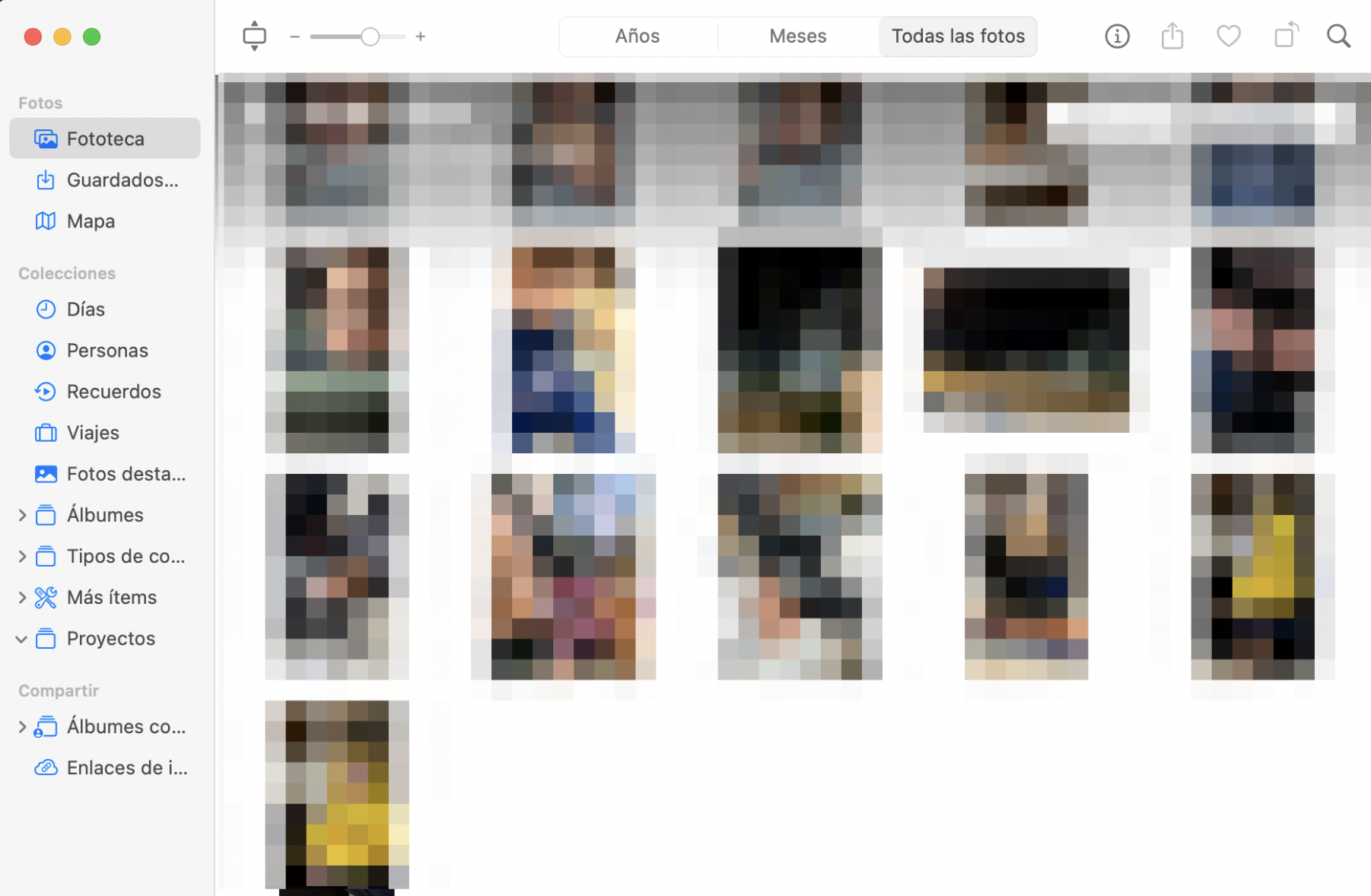 Se abrirá la Biblioteca, donde están almacenadas todas las fotos. Desplázate por la lista para verlas todas.