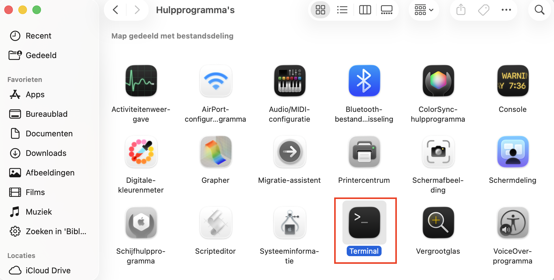 De map Hulpprogramma's in Finder op een Mac. Hier vind je Terminal, dat je kunt gebruiken om schijfbevoegdheden op de Mac te herstellen.