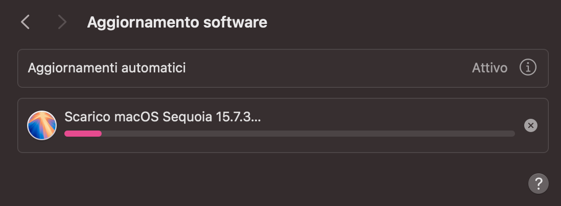 Dopo aver cliccato su Aggiornamento software, lascia che il dispositivo controlli la presenza di aggiornamenti disponibili. Puoi anche attivare o disattivare gli aggiornamenti automatici per permettere al Mac di gestirli in autonomia.