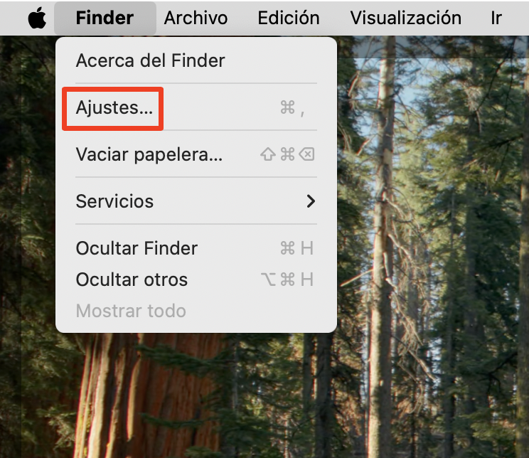 Otro método para solucionar problemas con el USB es modificar la configuración del Finder. Para cambiar las opciones del Finder, abra el Finder, haz clic en la opción del menú Finder y selecciona Configuración/Ajustes.