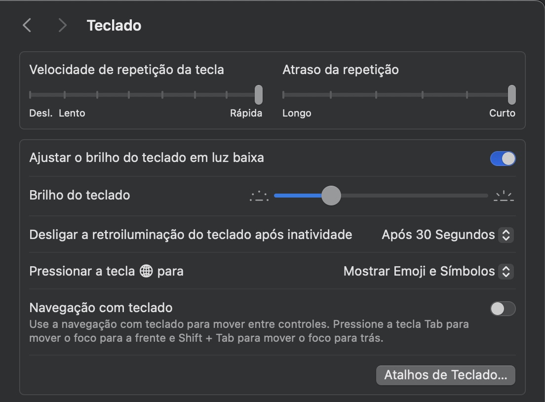 Nos Ajustes do Sistema do seu Mac, selecione Teclado na barra lateral, depois clique no botão Atalhos de Teclado em Navegação com teclado.