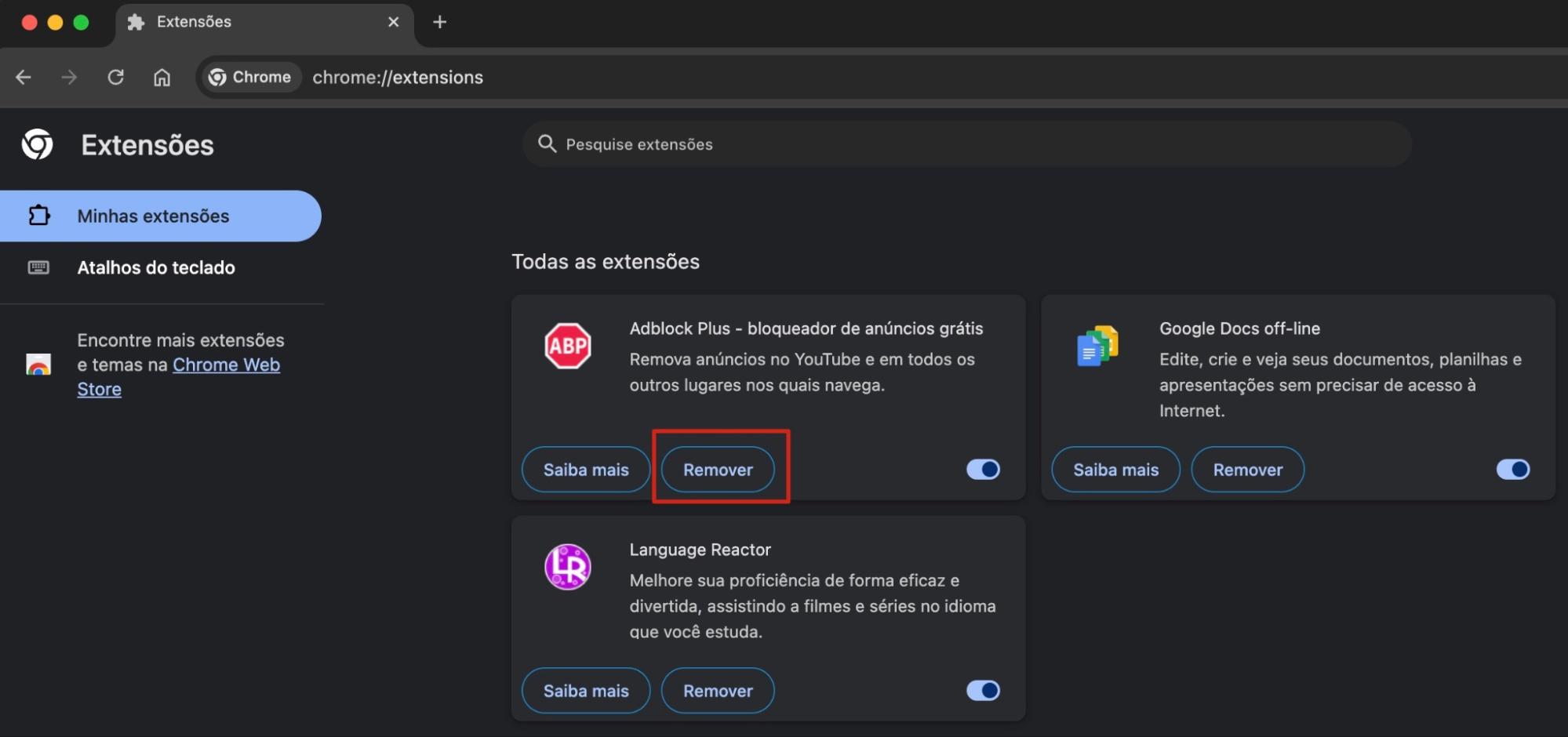 Tela de Extensões do Chrome, com Remover destacado sob uma extensão. Como remover extensões, como parte de um guia sobre como parar pop-ups falsos do McAfee no Mac.