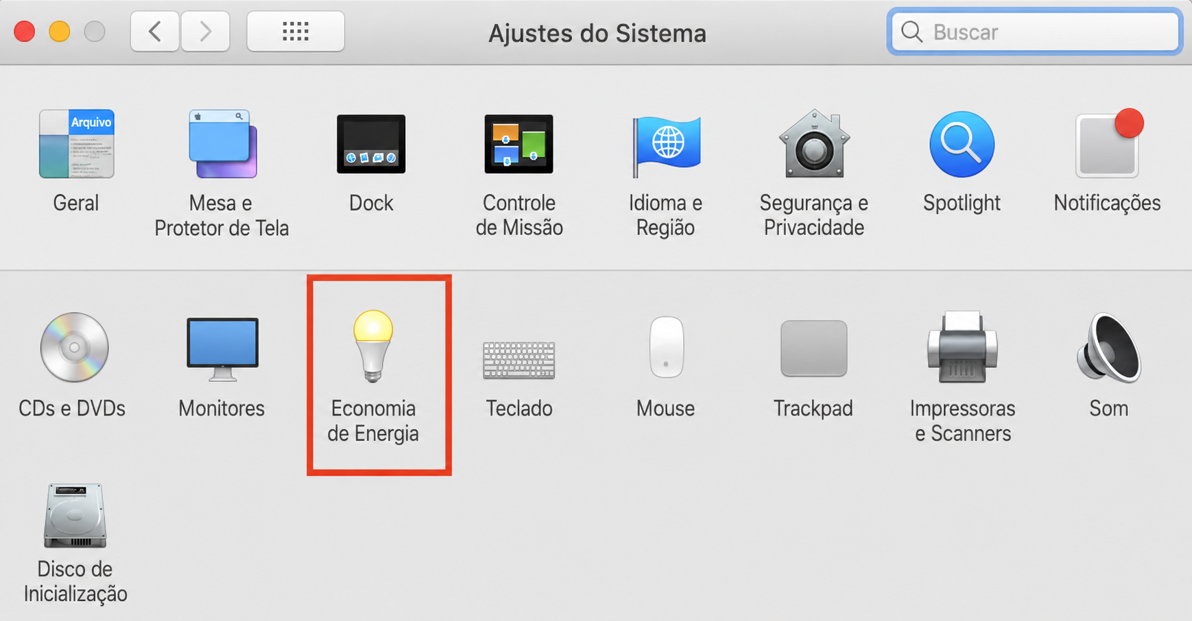 Assim como no Big Sur, nas versões anteriores do macOS você precisará ir até as Preferências do Sistema e selecionar a opção Economia de Energia.