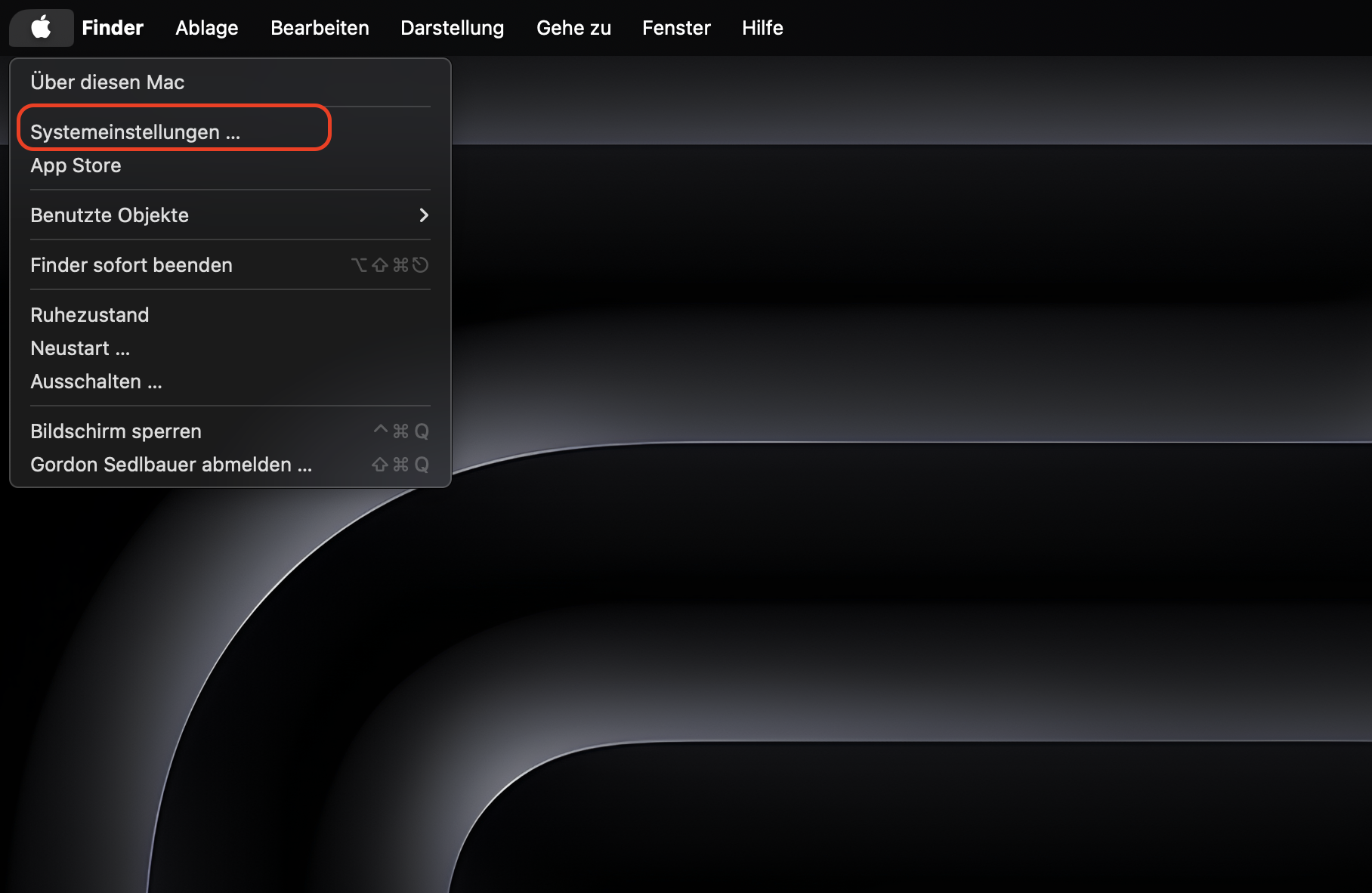 Wenn das Dock Ihres Mac verschwunden ist, können Sie es ebenfalls wiederherstellen. Klicken Sie dazu auf das Apple-Menü, wählen Sie Systemeinstellungen und anschließend Schreibtisch & Dock.