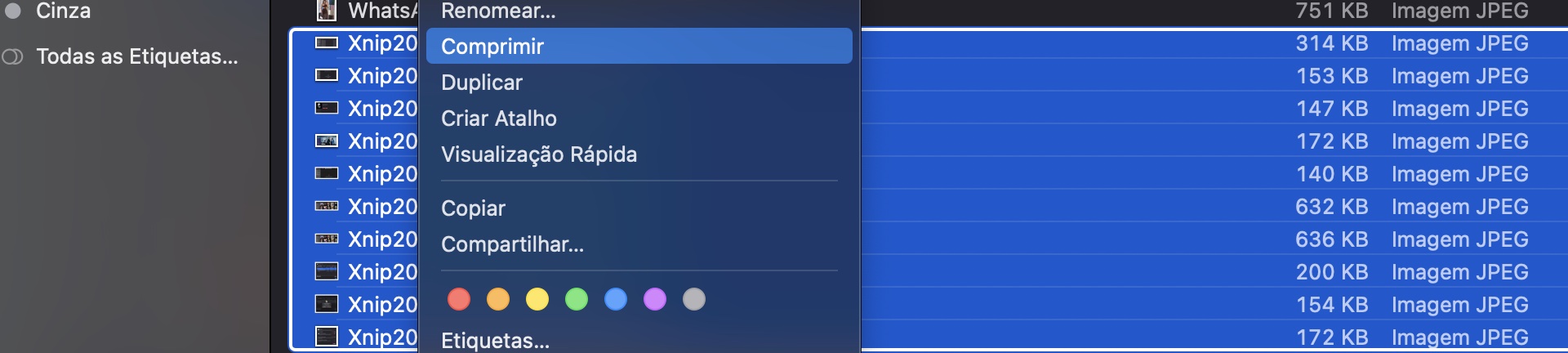 Selecione o grupo de arquivos, clique com o botão direito neles e escolha a opção Comprimir no menu exibido.