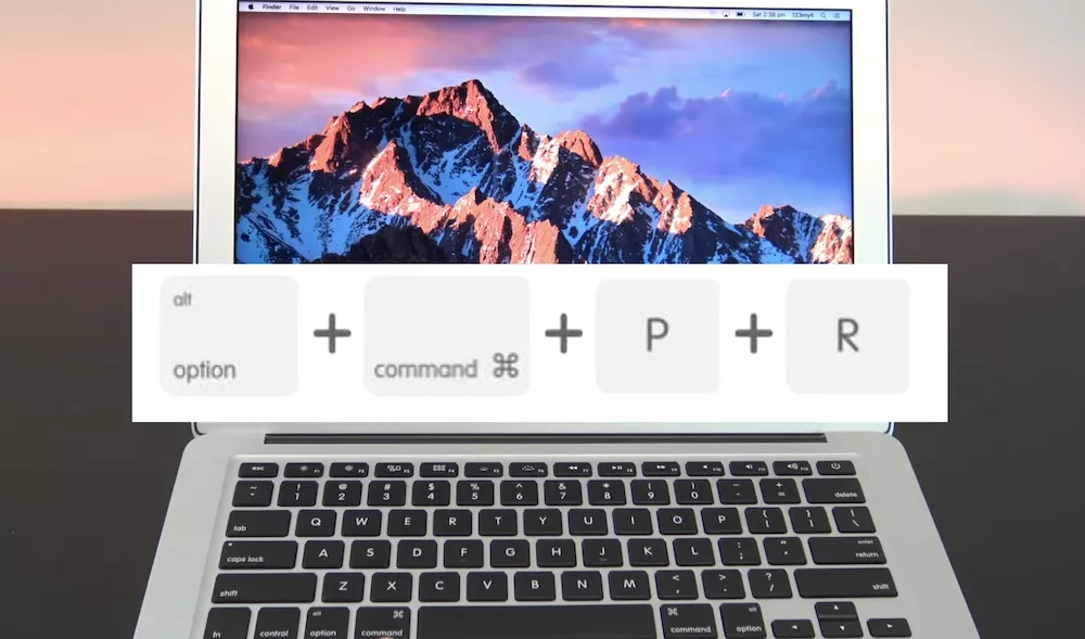 Il MacBook è mostrato con un focus visivo sui tasti da premere contemporaneamente per 20 secondi per reimpostare l’SMC.