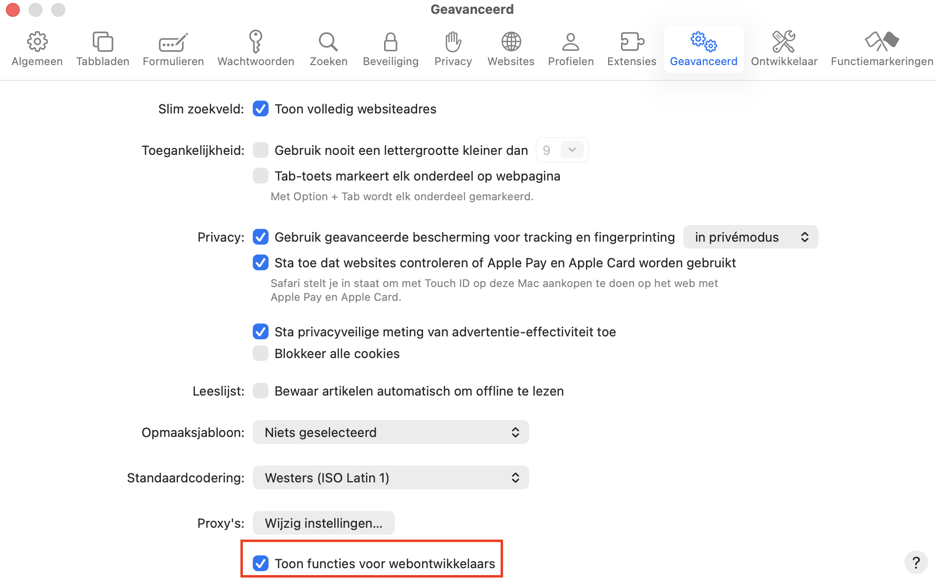 Het tabblad ‘Geavanceerd’ in het venster ‘Voorkeuren’ van Safari op de Mac toont de optie ‘Toon Ontwikkel-menu in menubalk’. Schakel dit in zodat je de optie ‘Leeg caches’ kunt zien.