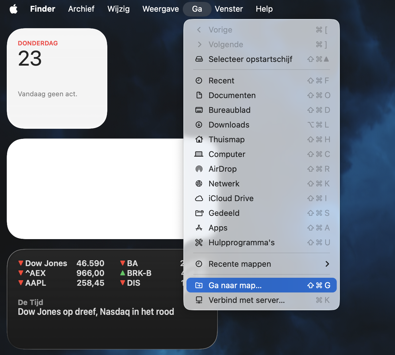 Begin door naar de Finder te gaan en kies vervolgens in de menubalk bovenaan je Mac-scherm Ga > Ga naar map. Vanaf daar kun je de Bibliotheek-map openen.