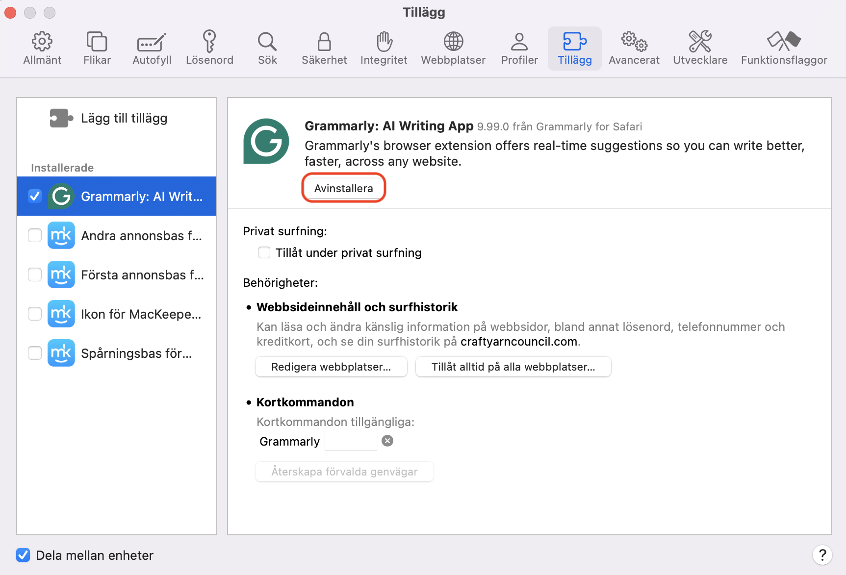 För att ta bort ett tillägg från Safari klickar du på det och väljer sedan knappen 'Avinstallera'. Välj 'Visa i Finder' och radera tillägget.