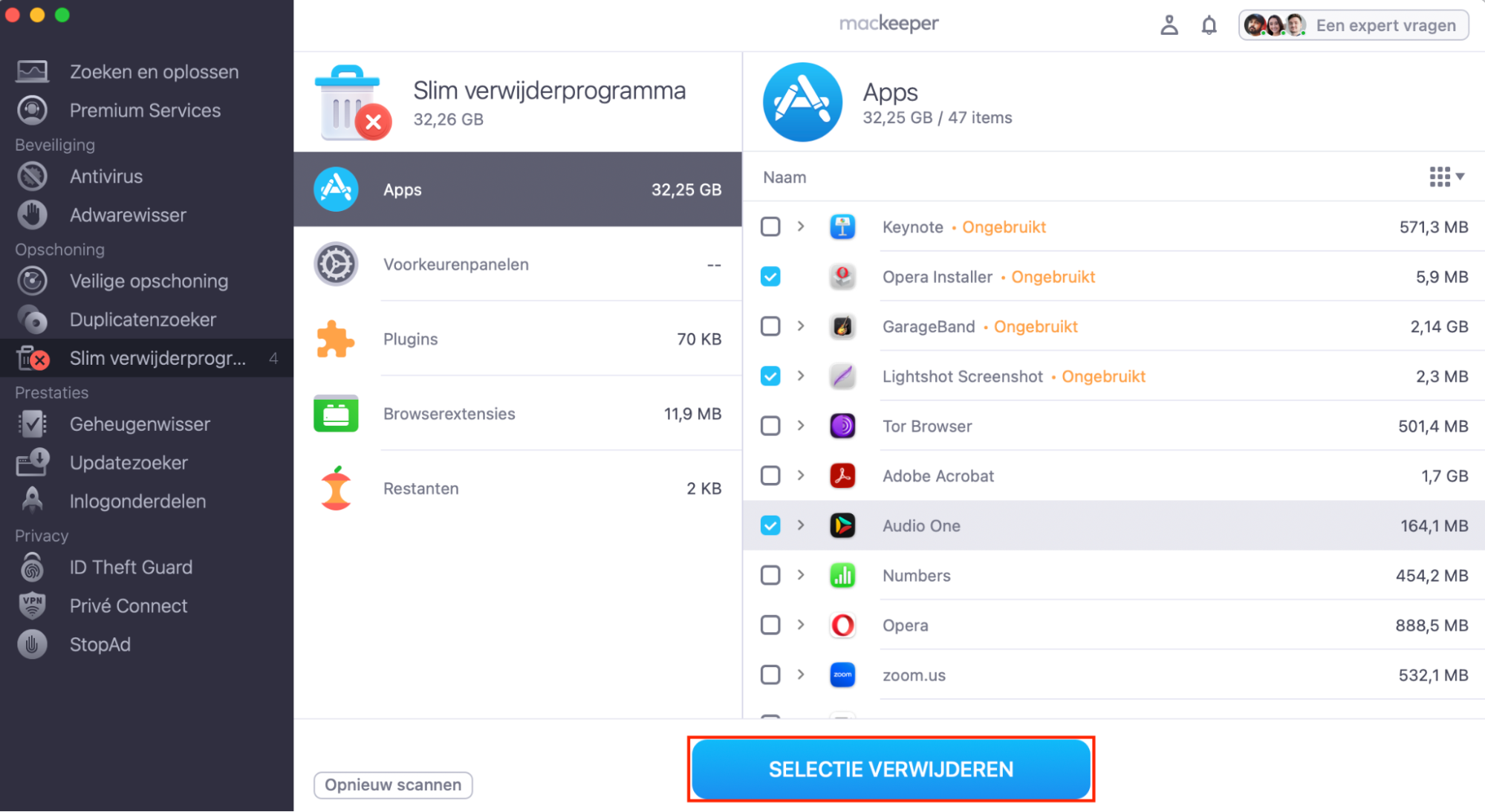 Het Slim Verwijderprogramma van MacKeeper. ‘Applicaties’ worden weergegeven en ‘Verwijder geselecteerde’ is gemarkeerd. Dit maakt deel uit van een handleiding over hoe je apps verwijdert om valse McAfee pop-ups op een Mac te stoppen.