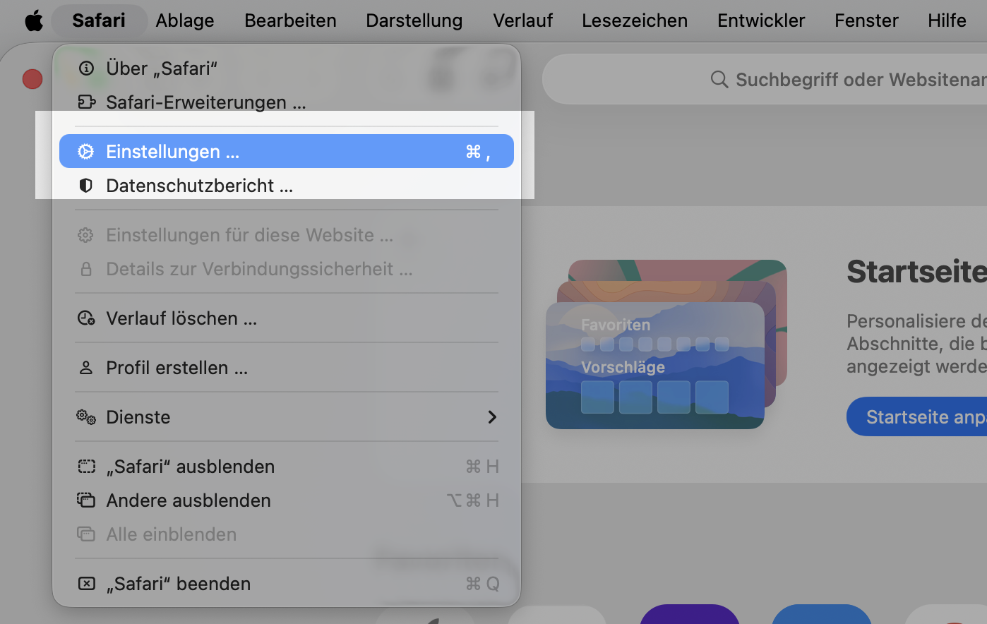 Safari-Webbrowser mit geöffnetem Menü und hervorgehobenen Einstellungen. Wie blockiert man gefälschte McAfee-Pop-ups in Safari? Teil der FAQ zu gefälschten McAfee-Pop-ups auf dem Mac.