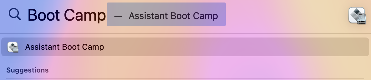 Certains Mac comprennent déjà l’Assistant Boot Camp par défaut. Vérifiez si c’est le cas pour gagner du temps. Cherchez Boot Camp dans Spotlight.