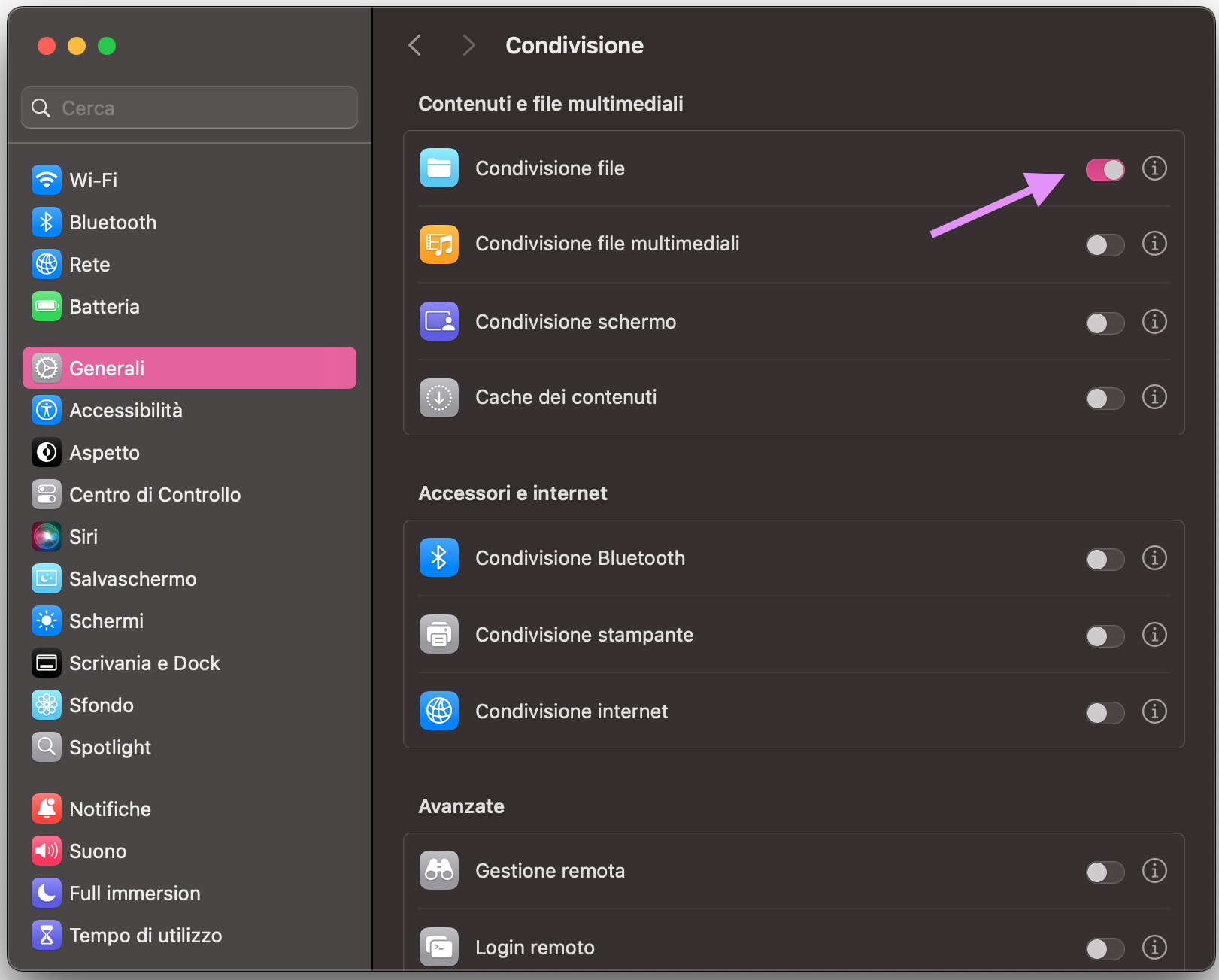 Impostazioni di Sistema su Mac mostra il menu Condivisione. Per usare la condivisione file via Bluetooth e copiare file da un Mac all’altro, attiva Condivisione file per consentire al nuovo Mac di accedere ai file su quello vecchio.