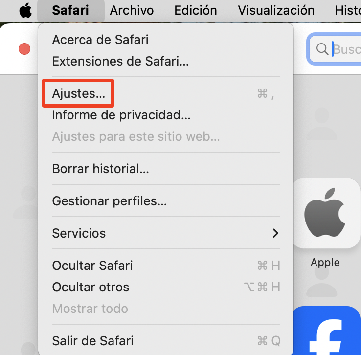 El segundo paso en este proceso de cuatro pasos es acceder a las preferencias de Safari desde el menú desplegable en la parte superior de la pantalla para eliminar la caché de Safari en Mac.