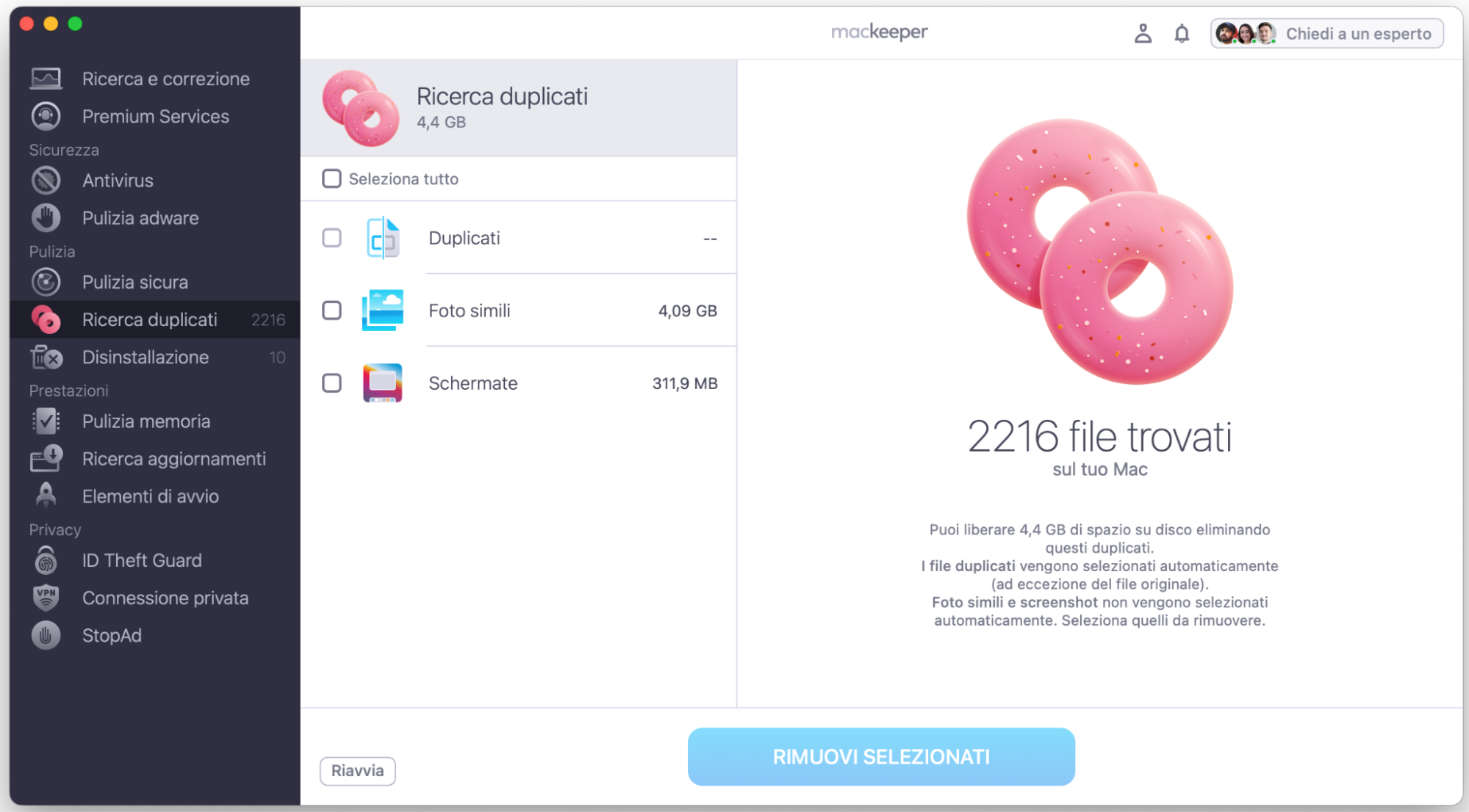 Dopo la scansione, l’app ti mostrerà tutti i duplicati trovati sul tuo Mac. Seleziona quelli che vuoi rimuovere e fai clic su Rimuovi selezionati.