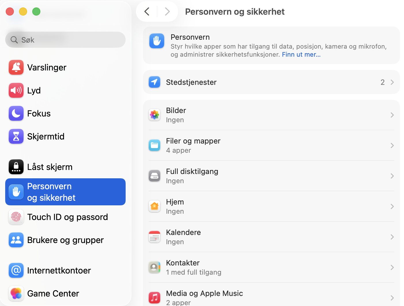 Åpne Systeminnstillinger på Macen, åpne deretter avsnittet Personvern og sikkerhet fra sidepanelet, og klikk på Full diskadgang i listen.