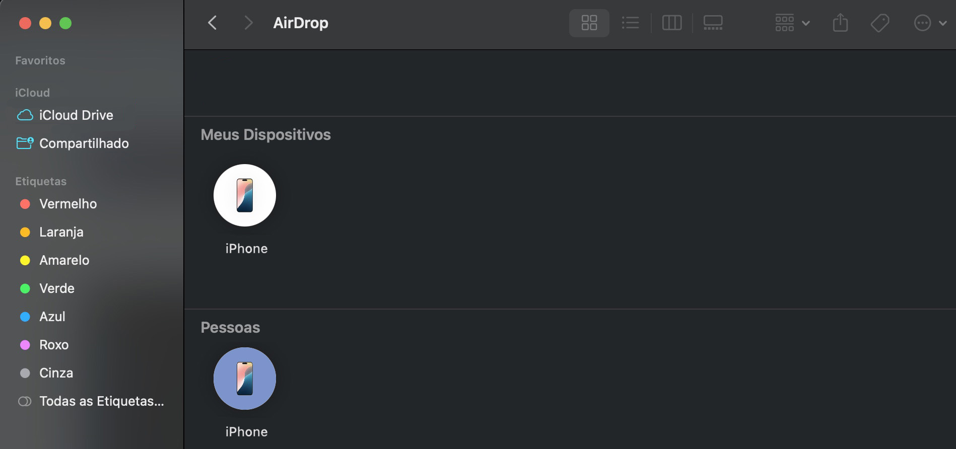 No AirDrop, agora você deverá conseguir ver o dispositivo secundário para o qual deseja enviar seus arquivos. Será possível clicar no destinatário para compartilhar os arquivos sem fio no Mac.