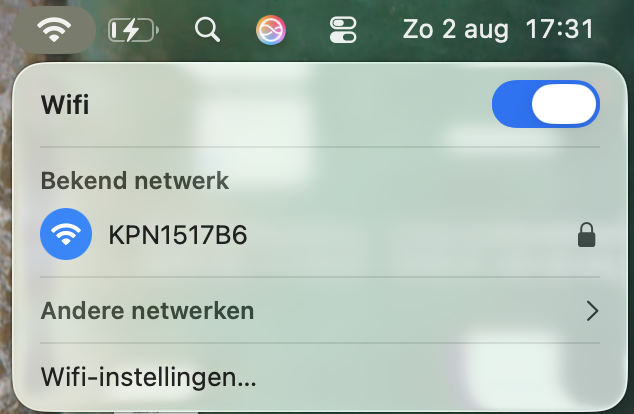 Zorg ervoor dat je verbonden bent met het internet om problemen met de Mac-camera op te lossen. Klik op het Wi-Fi-pictogram in de bovenste menubalk en controleer welke verbinding is geselecteerd.