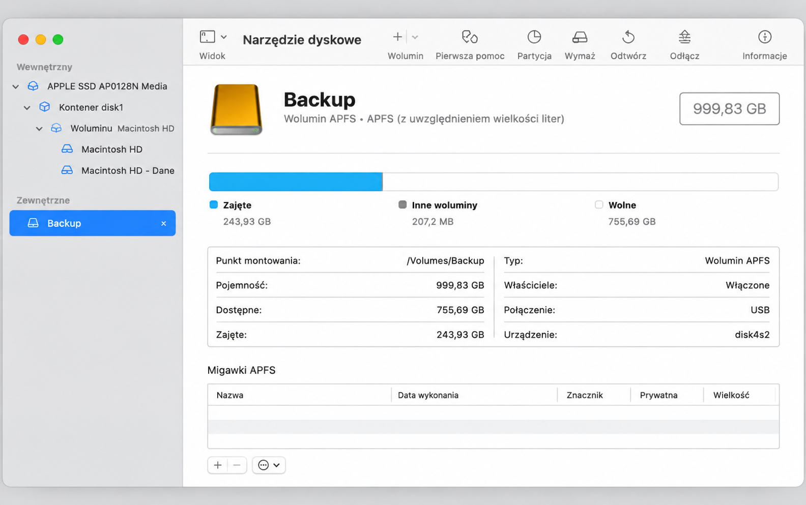 Aby uruchomić Pierwszą pomoc na swoim MacBooku i znaleźć oraz rozwiązać powiązane problemy techniczne, użyj kombinacji klawiszy Cmd + 2 lub wybierz Widok > Pokaż wszystkie urządzenia.
