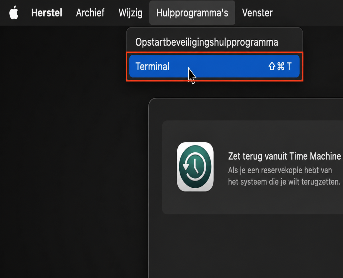 Het menu Hulpprogramma's in macOS-herstel op een Mac, met Terminal geselecteerd om schijfbevoegdheden te herstellen met de opdracht sudo diskutil resetUserPermissions / id -u.
