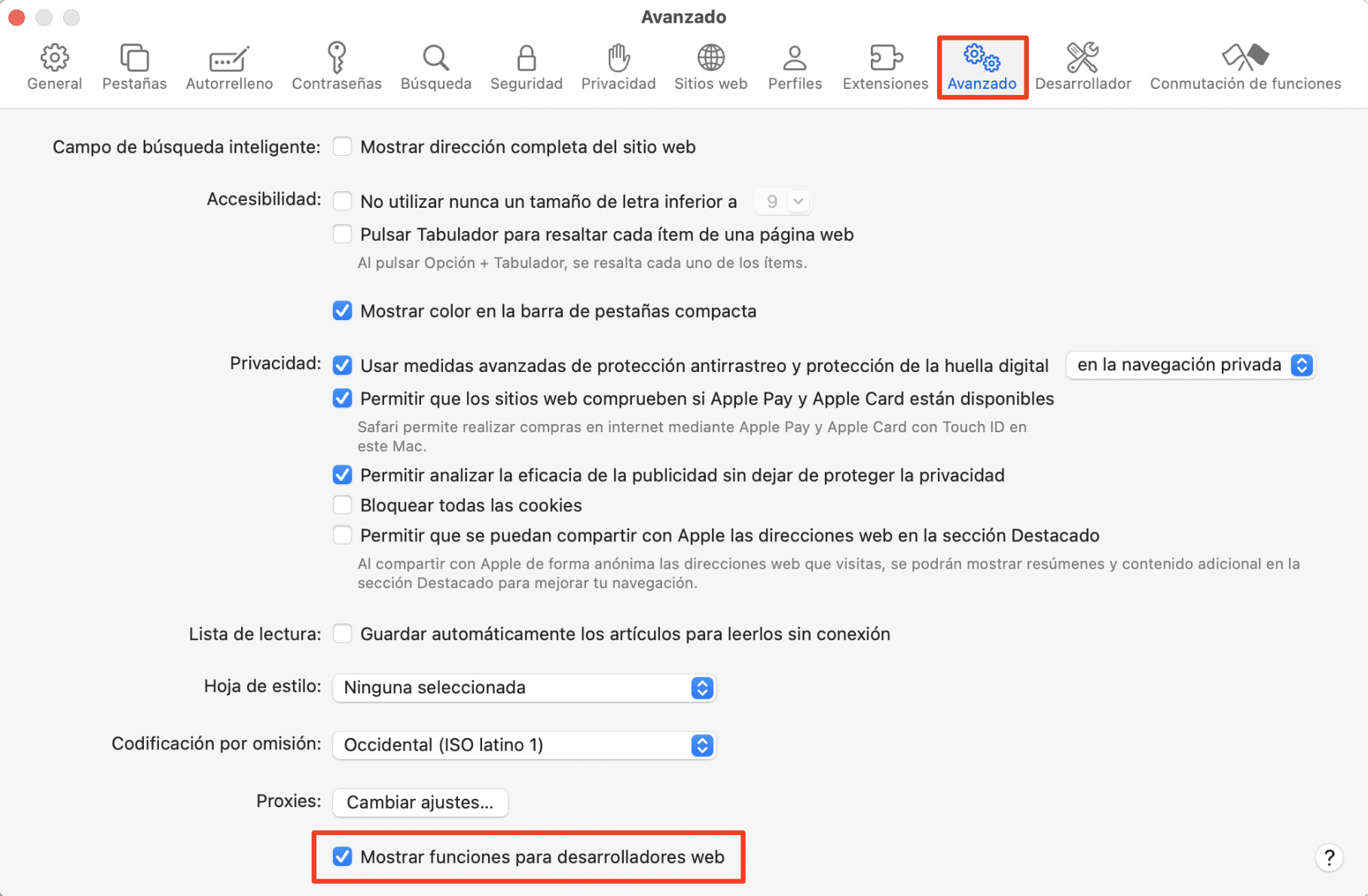 Tras ese paso inicial, empieza por activar la opción Mostrar funciones para desarrolladores web en el menú Avanzado para habilitar las herramientas de desarrollo que ayudan a vaciar la caché de Safari en Mac.