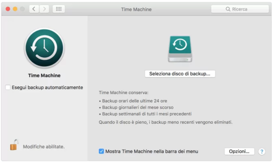 Le Impostazioni di sistema del Mac mostrano il menu di Time Machine. Disattiva la funzione Esegui backup automaticamente per eliminare tutti gli snapshot locali.
