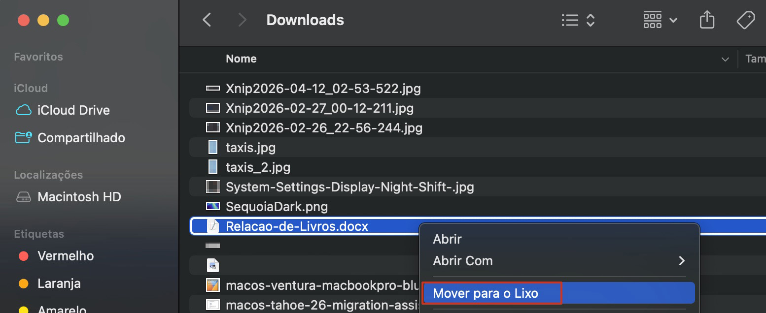 Um documento do Word está selecionado no Finder do Mac para ser enviado ao Lixo. Após selecioná-lo, você precisa arrastá-lo para a Lixeira ou clicar com o botão direito e em Mover para o Lixo, para assim concluir o processo de exclusão no Finder do Mac.