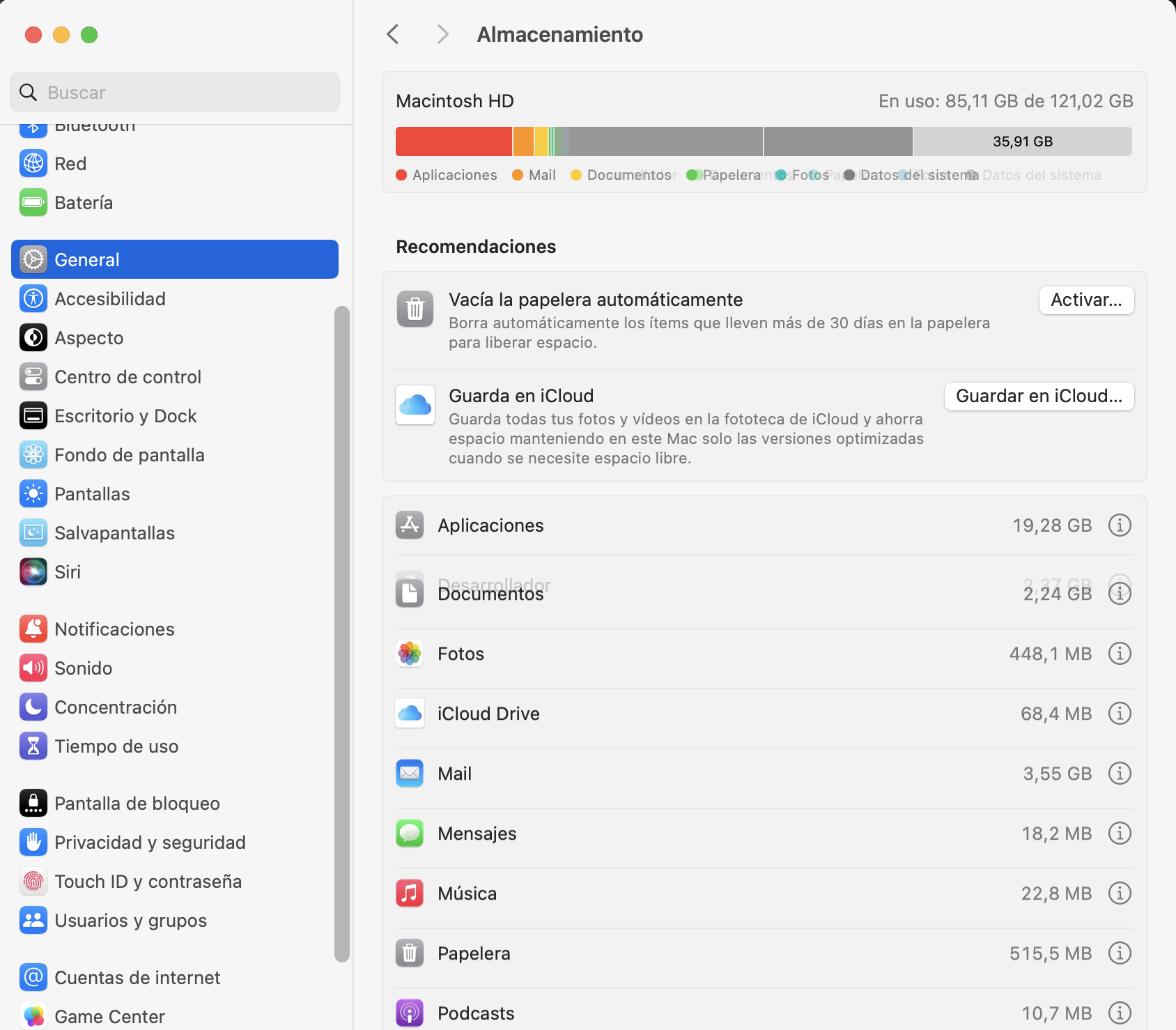 Para ver si 256 GB son suficientes para el MacBook, comprueba cuánto espacio estás utilizando ahora yendo al menú Apple > Ajustes del sistema > General > Almacenamiento.