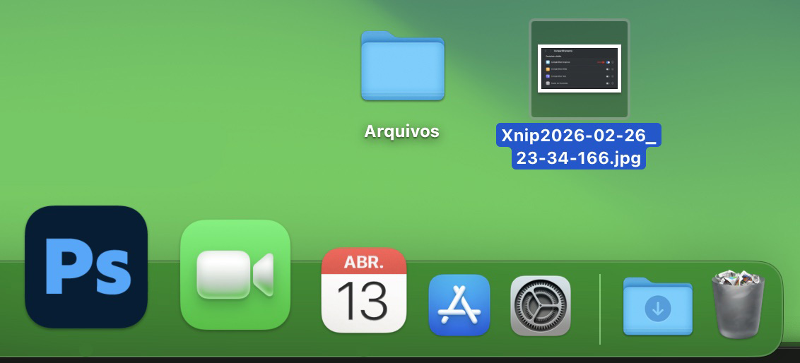 O arquivo, uma captura de tela especificamente, está sendo enviado para o Lixo, sendo clicado com o botão direito pelo usuário.