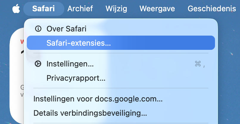Leeg de DNS-cache in Safari op je Mac door naar Safari > Instellingen te gaan. Hier kun je het benodigde vakje aanvinken om verder te gaan met het proces.