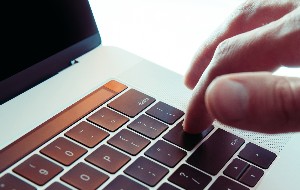 How to Fix the Black Screen Issue on Your Mac How to Fix the Black Screen Issue on Your Mac