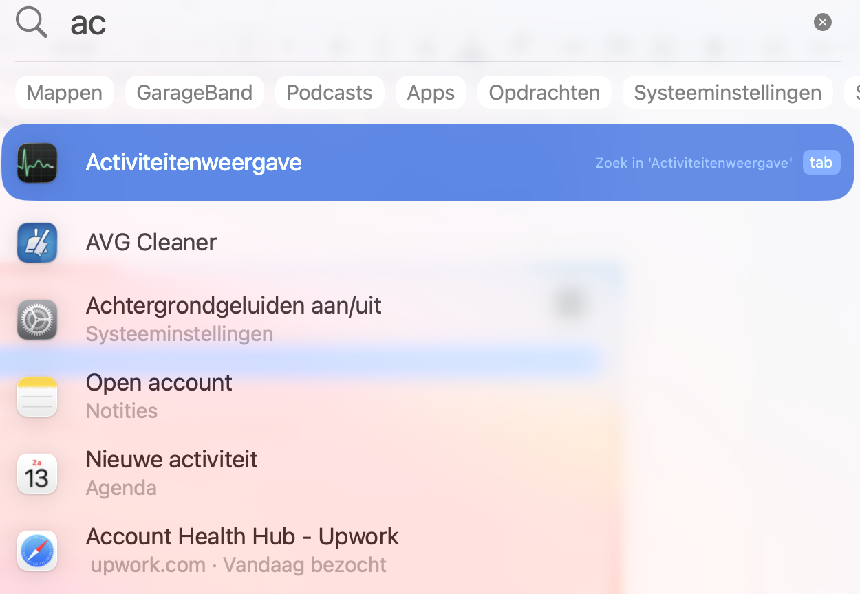Om het RAM-gebruik van je Mac te controleren en RAM vrij te maken, ga je naar Spotlight en zoek je naar Activiteitenweergave. Open vervolgens de app om verder te gaan.