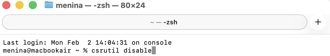 Om System Integrity Protection uit te schakelen, voer je `csrutil disable` in en druk je op Enter.