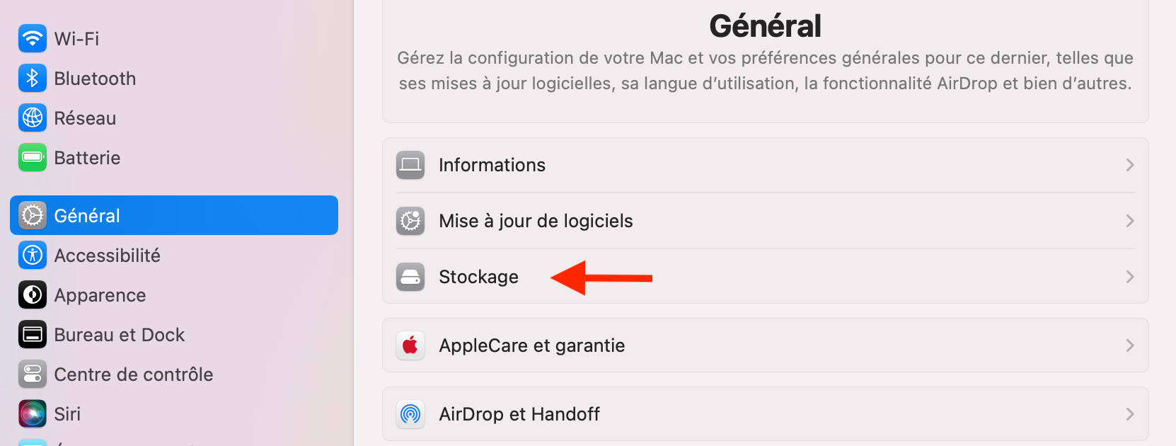 Une fois dans les Réglages Système, allez dans Général > Stockage. C’est ici que vous pourrez voir combien d’espace est utilisé sur votre disque, et par quels éléments.